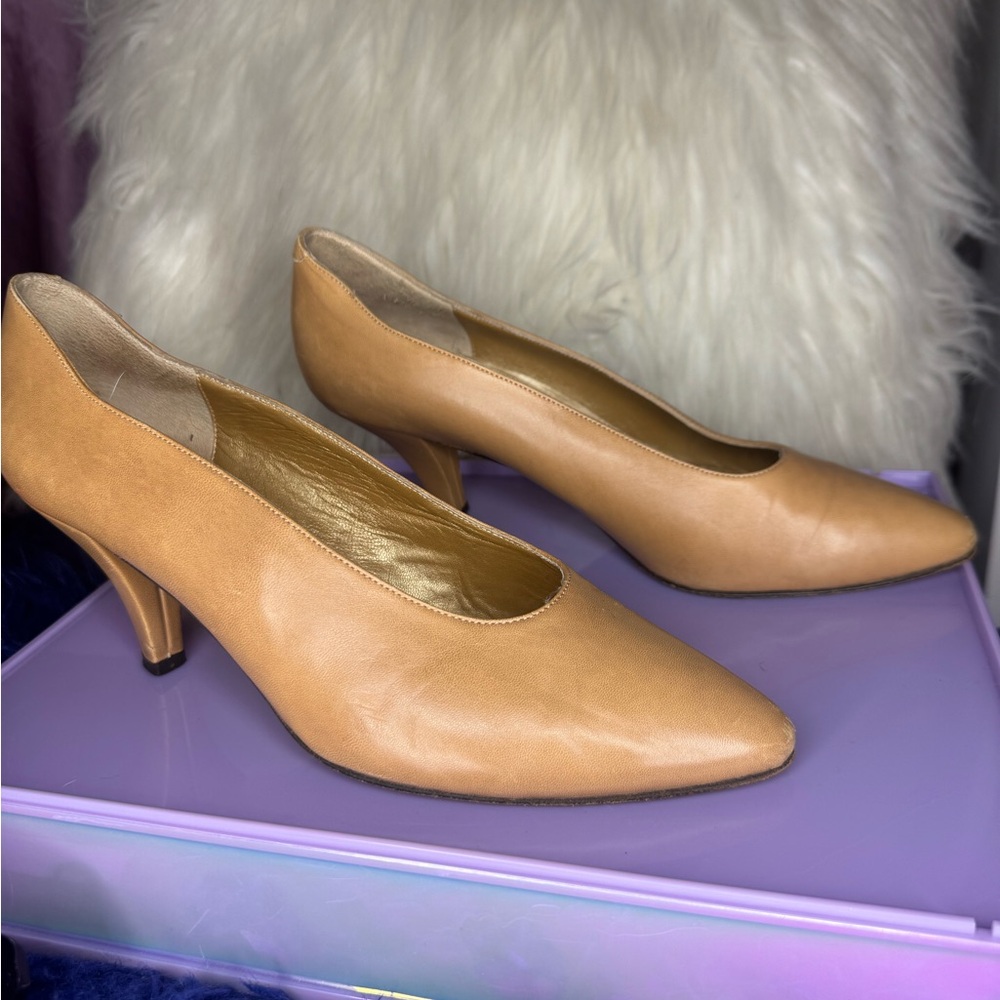 4/$10 Phyllis Poland Made in Italy Tan Women's Heels